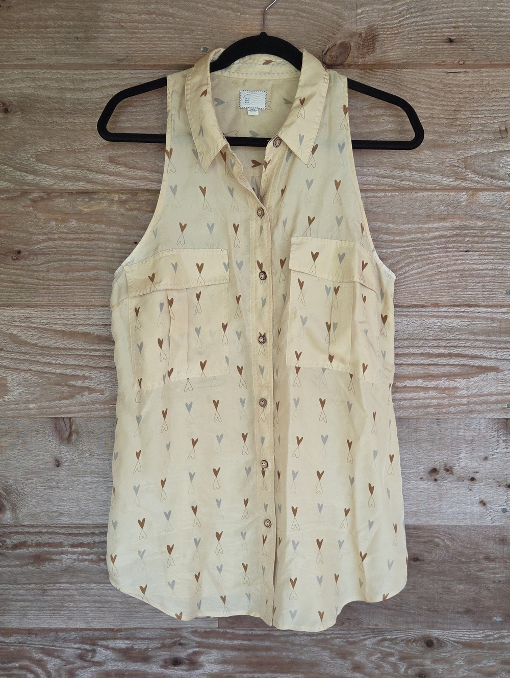 Anthro Postmark Size 10 Sleeveless Collared Button-Down Silk Top Tan Heart Print